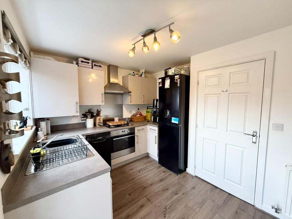 Property photo 3 of 16 Kitchen