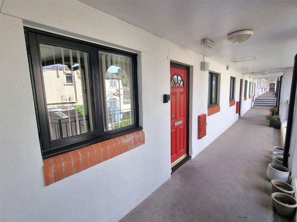 Additional image 8 of 2 bed flat for saleWestgate Mews, Launceston PL15