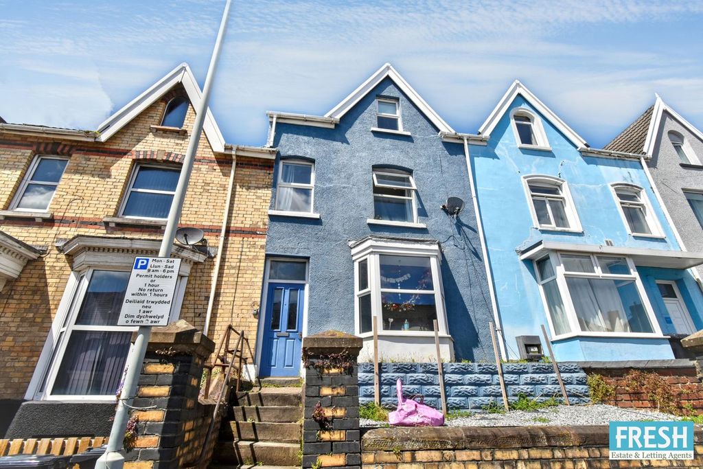 Property photo 1 of 18