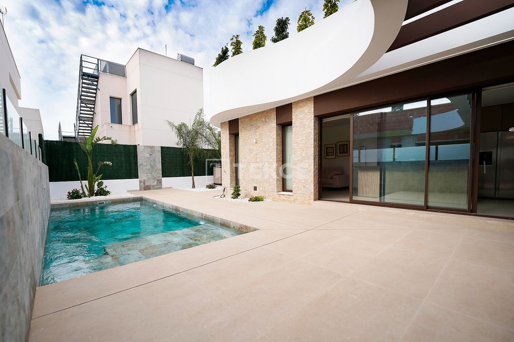 Property photo 2 of 23