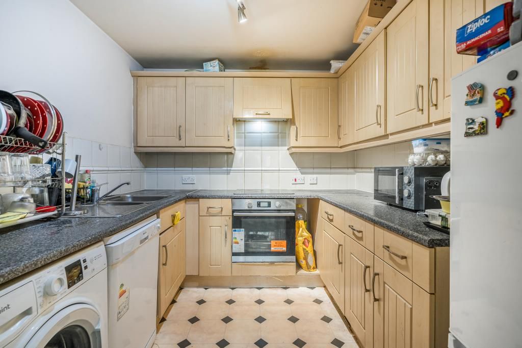 Property photo 3 of 19 Kitchen