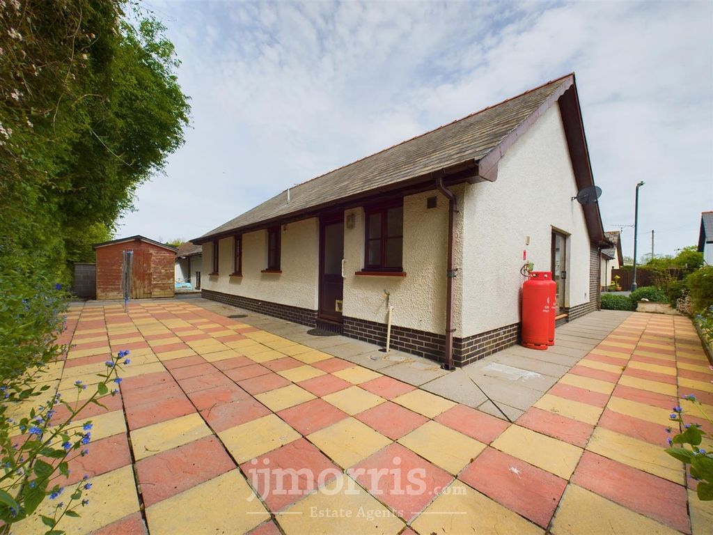 Property photo 2 of 20