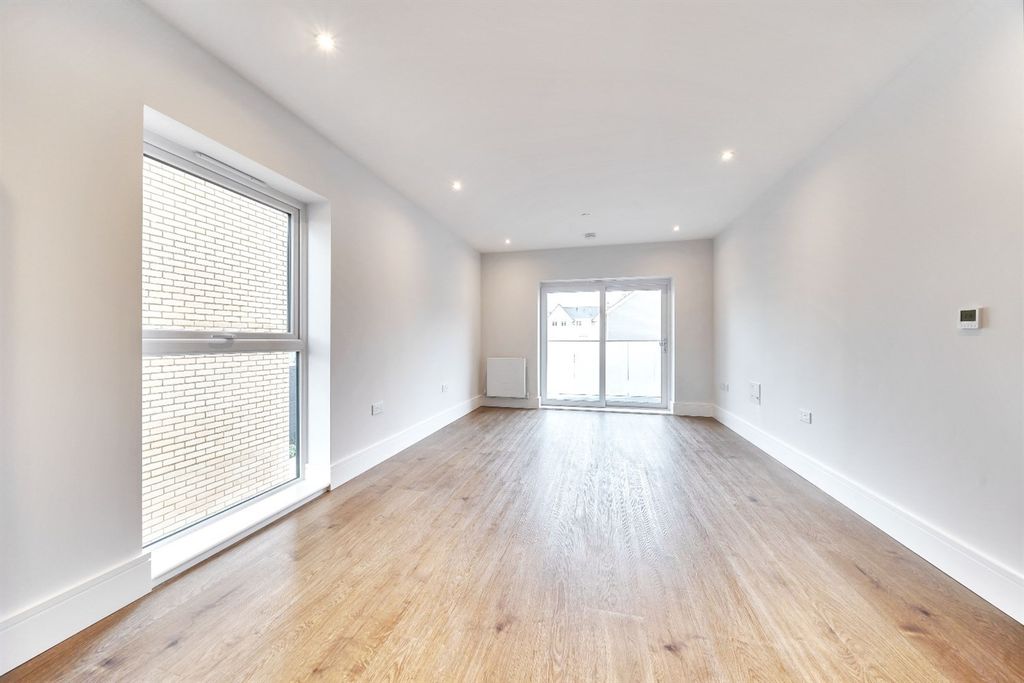 Property photo 2 of 9 Lounge