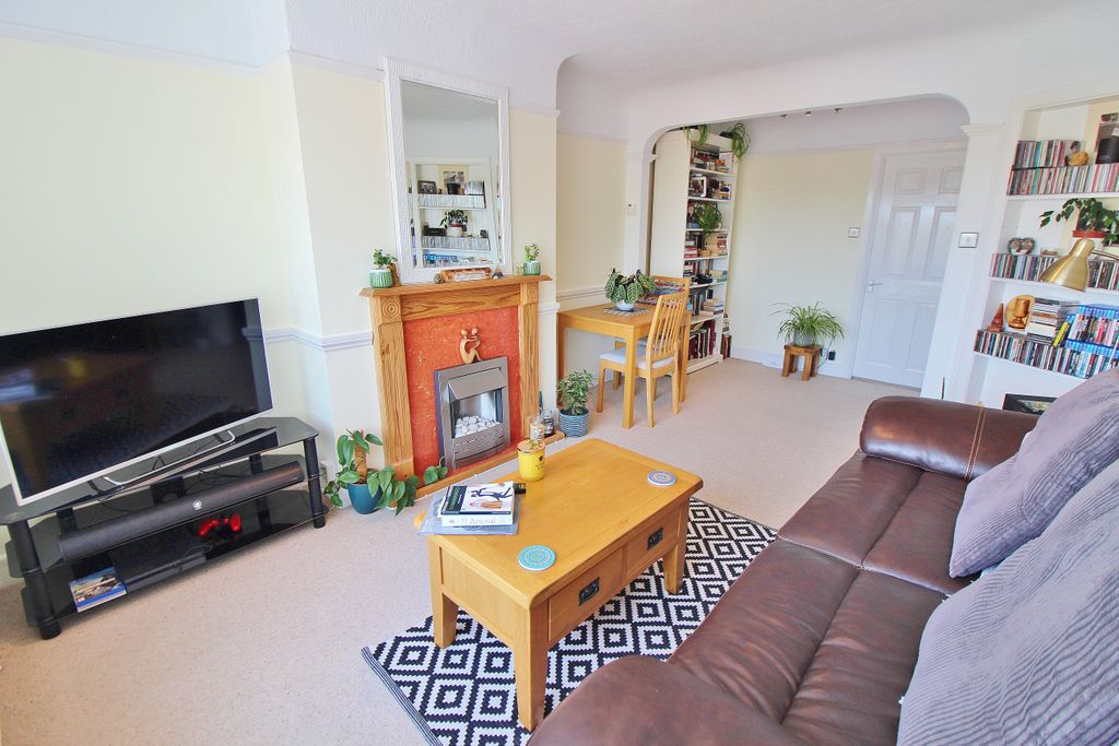 Property photo 2 of 11
