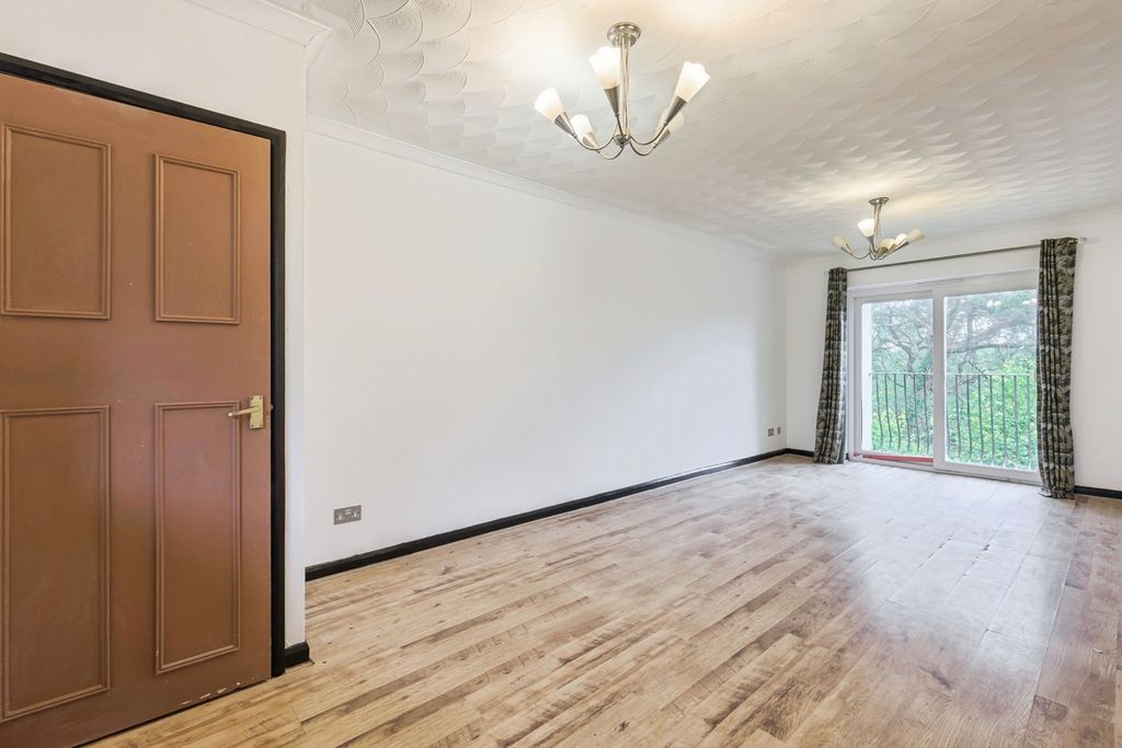 Property photo 3 of 14 Photo