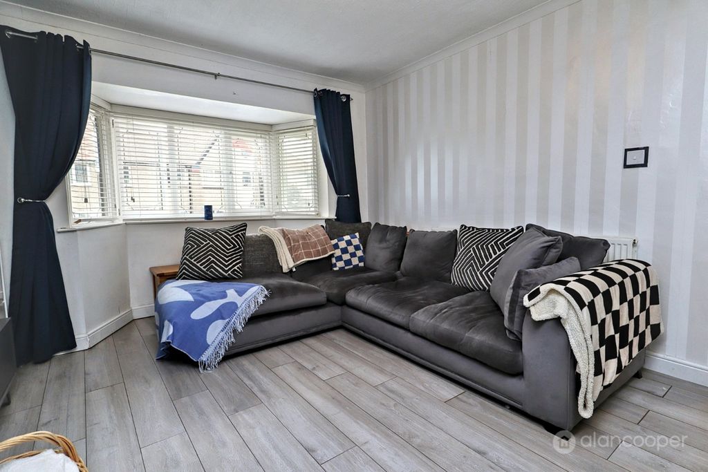 Property photo 3 of 24 5476237