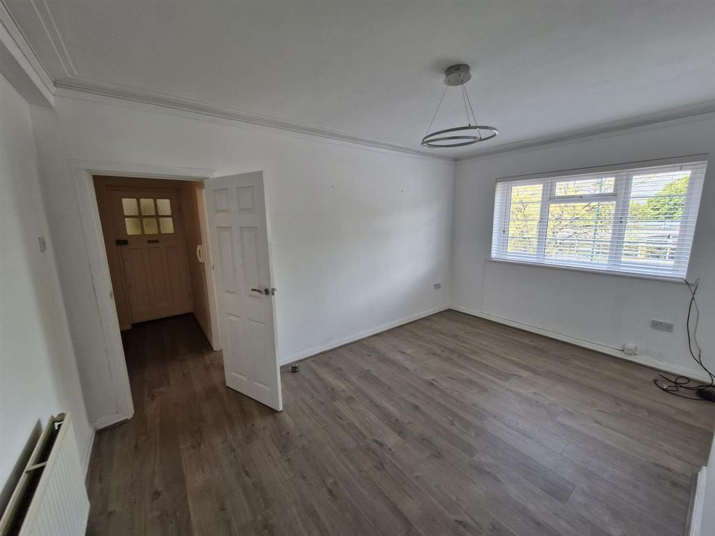 Property photo 3 of 17 Image0.Jpeg