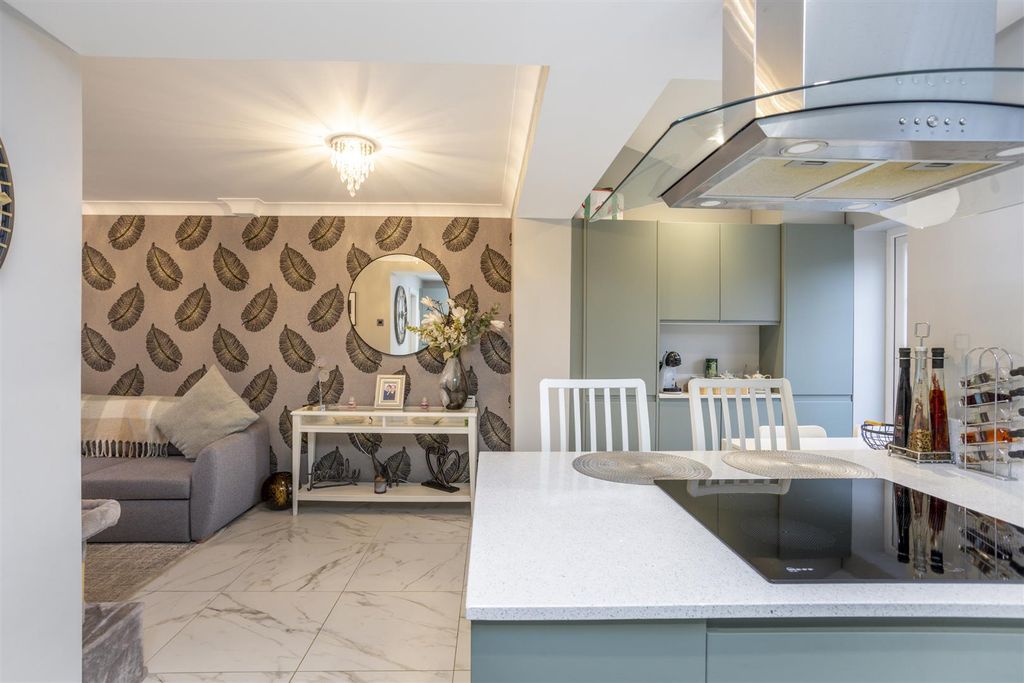 Property photo 3 of 34