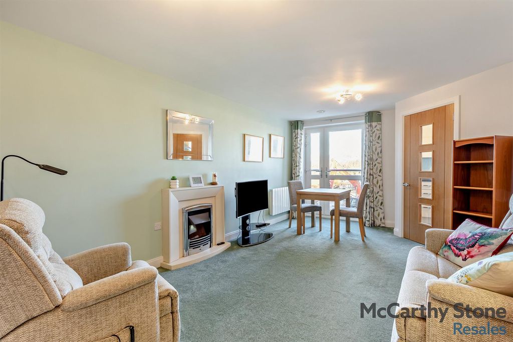 Property photo 2 of 21 8672199-Interior01-800.Jpg