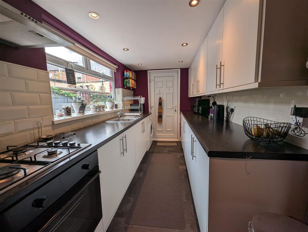 Property photo 1 of 10 Kitchen