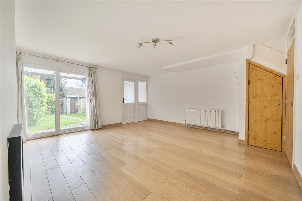 Property photo 3 of 23 Living Room