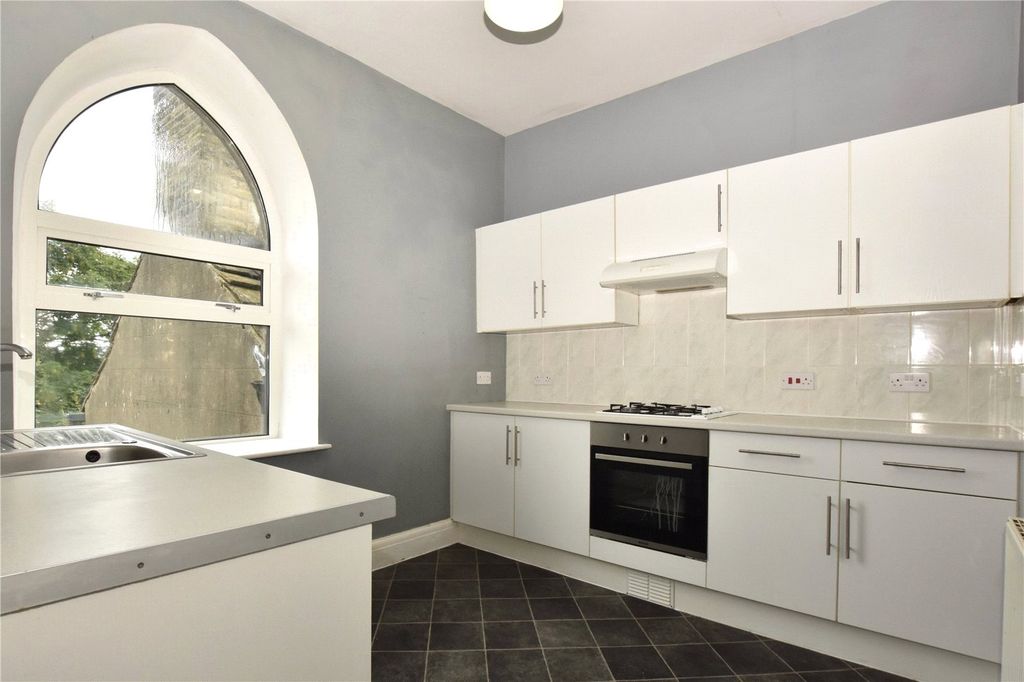 Property photo 3 of 11 Kitchen