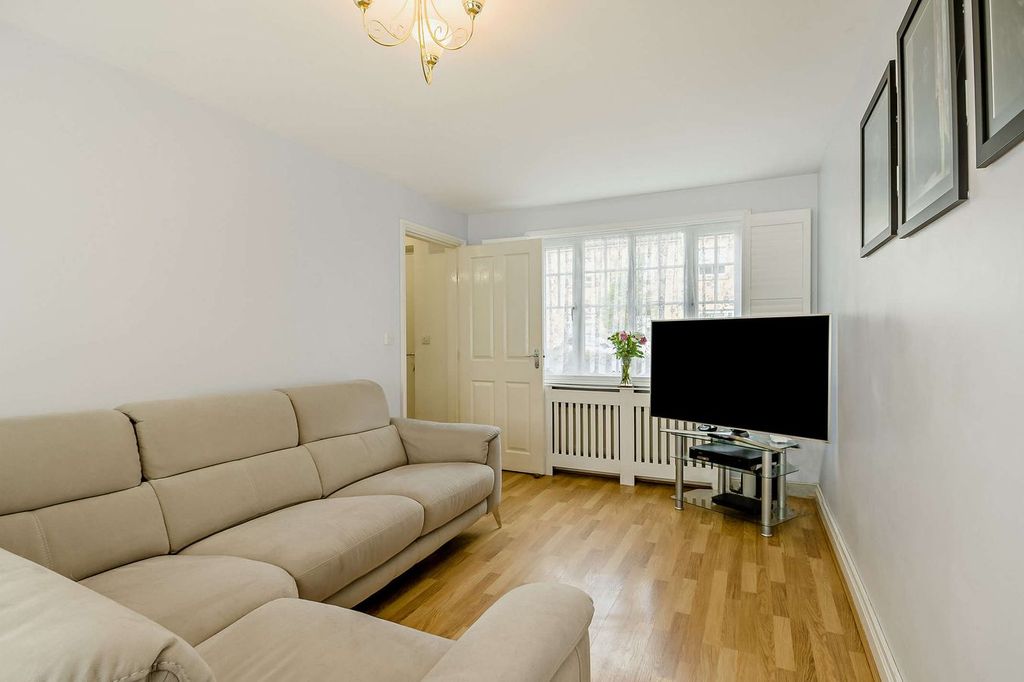 Property photo 3 of 26