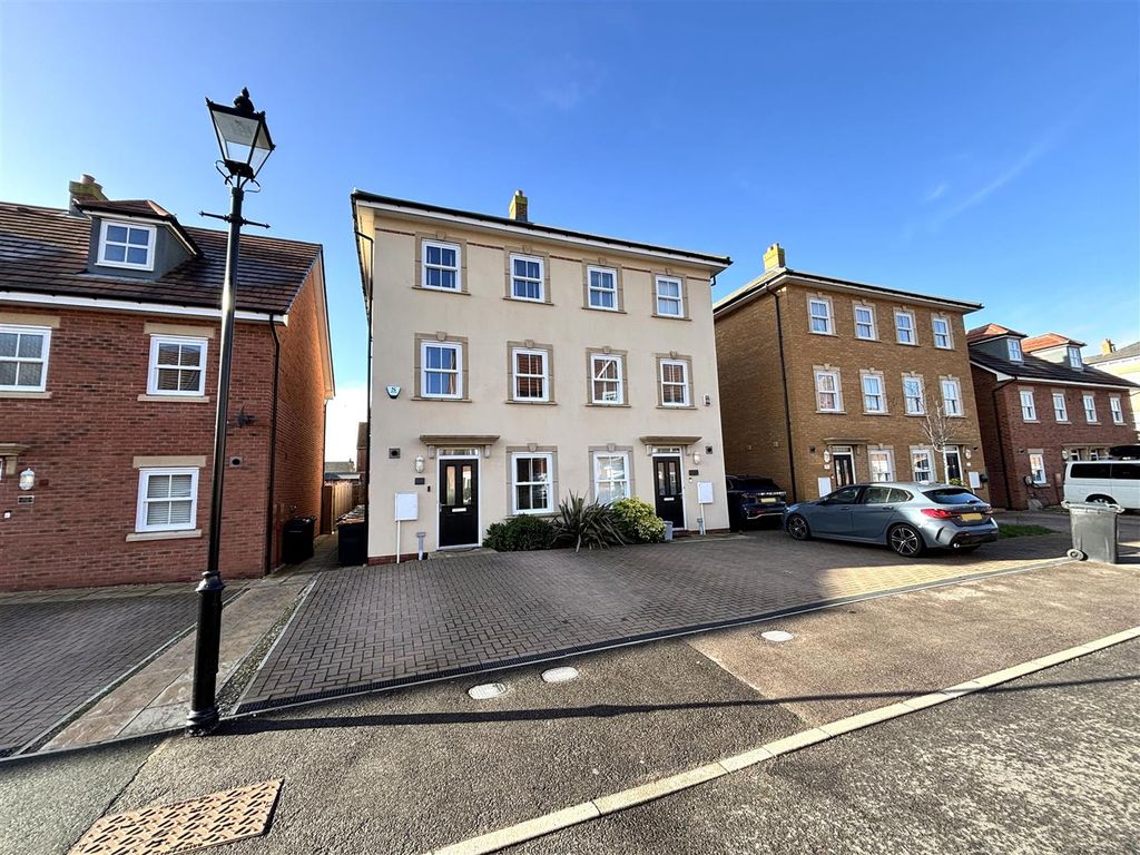 Property photo 1 of 17 Front.