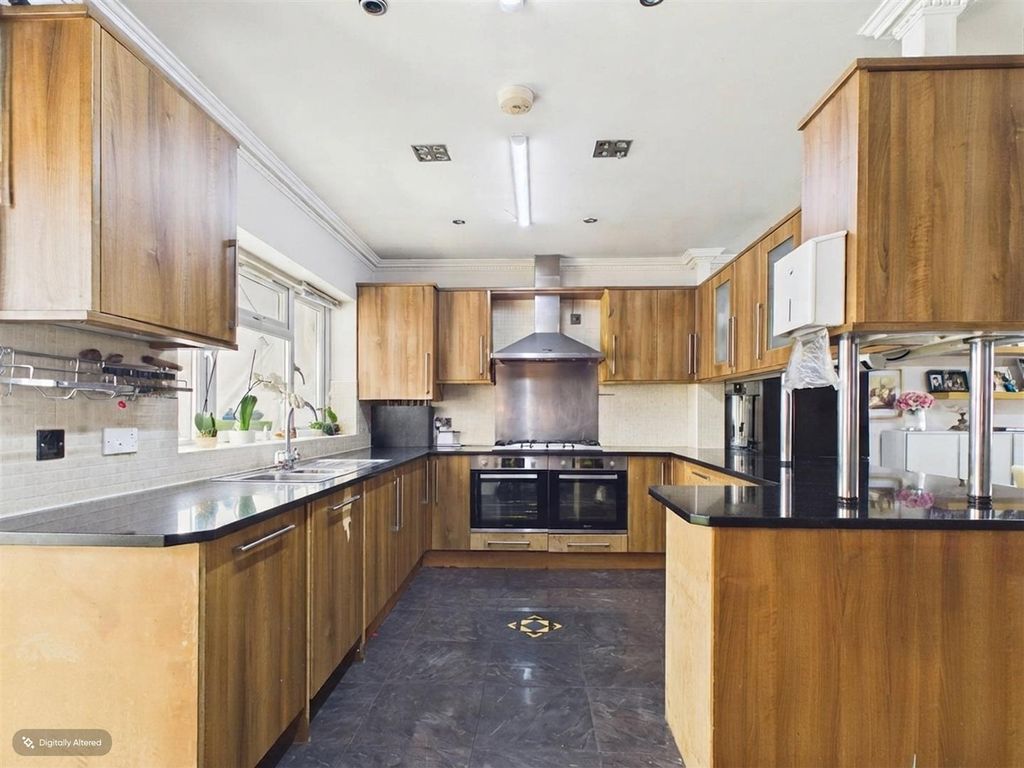 Property photo 2 of 16 Cam03827G0-Pr0169-Still016-001.Jpg