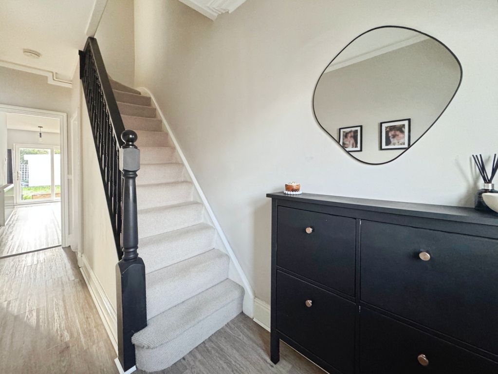 Property photo 2 of 25 5240343