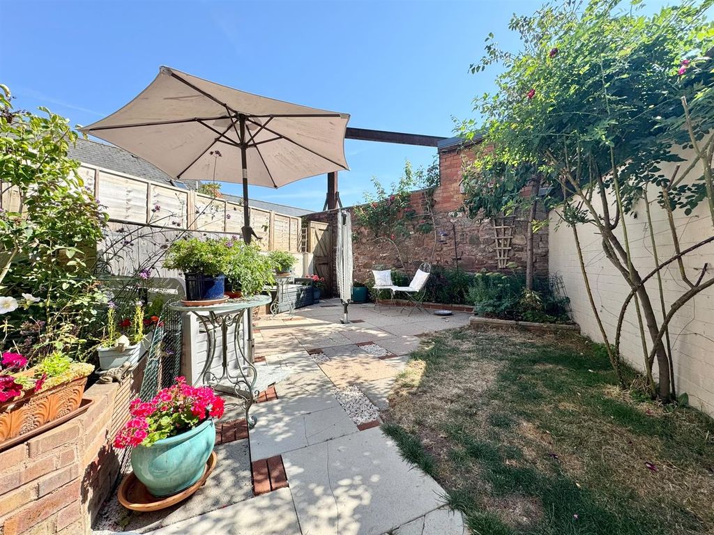 Property photo 2 of 18