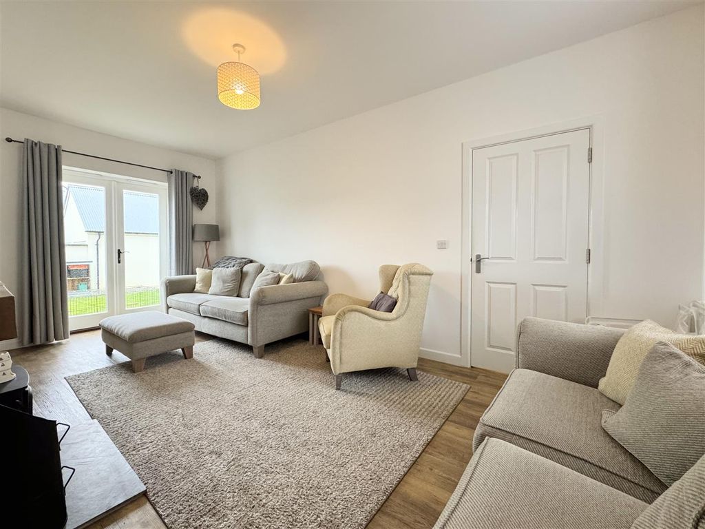 Property photo 2 of 26 Lounge