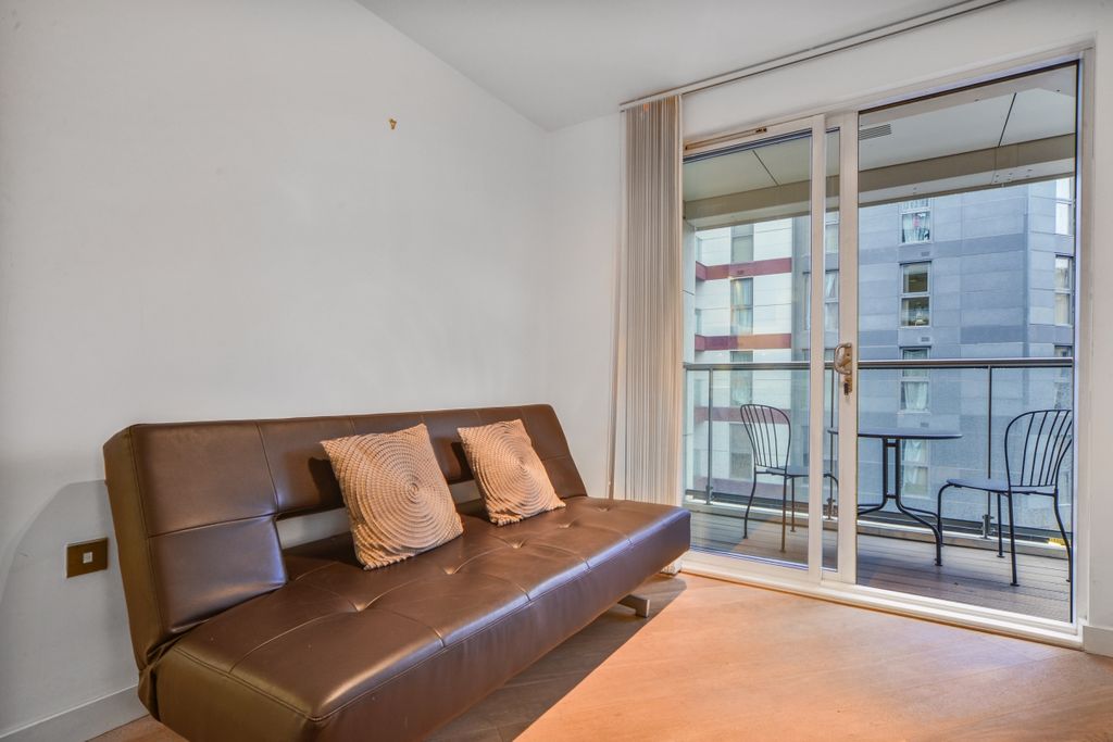 Property photo 3 of 26 Courtyard Apartm...