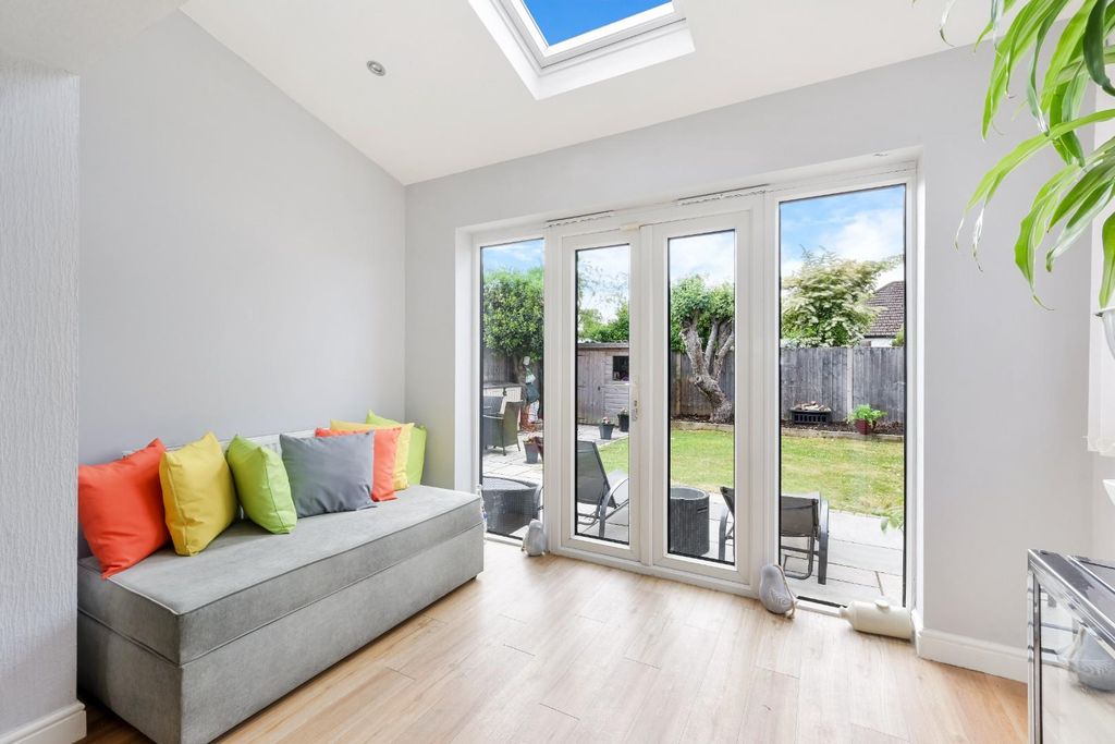 Property photo 3 of 14 Francis Close (13).Jpg