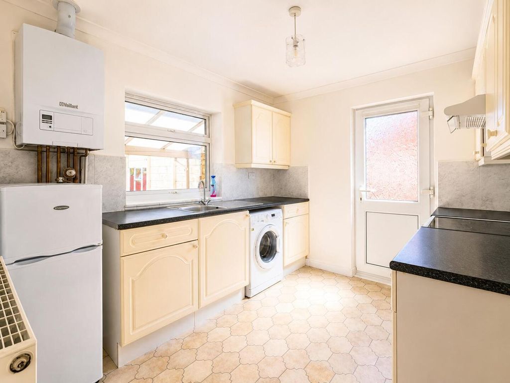 Property photo 3 of 14 Kitchen