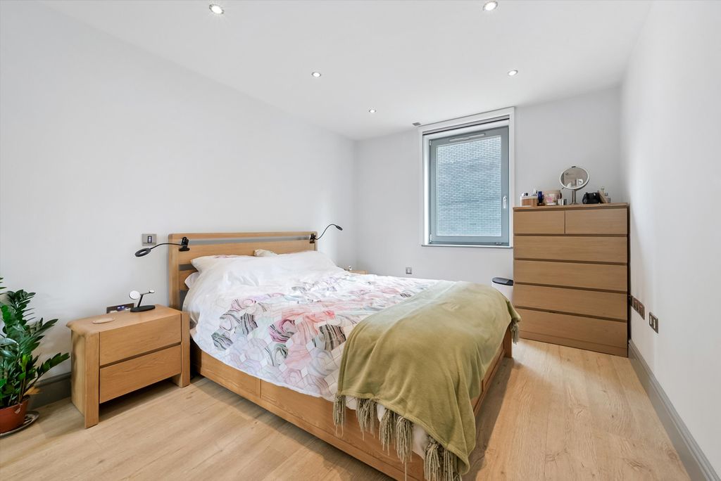 Property photo 3 of 19 Image
