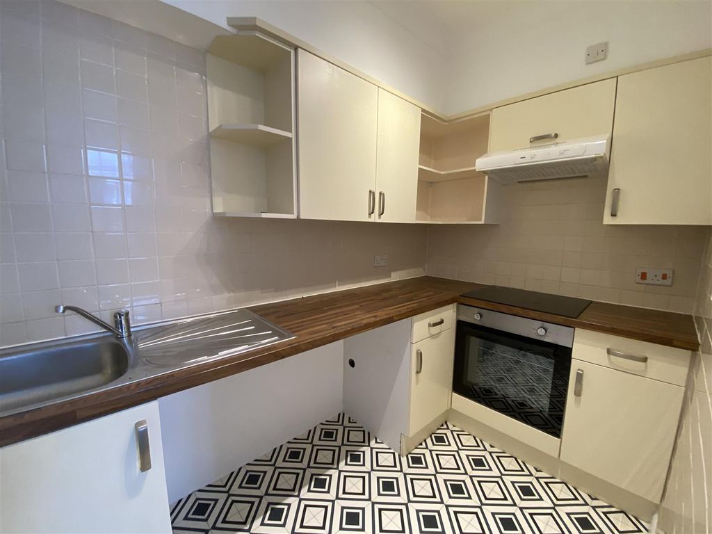 Property photo 3 of 6 Kitchen