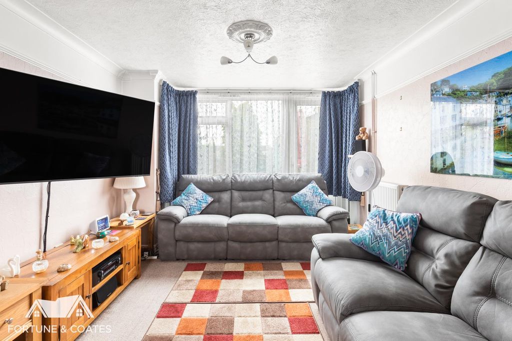 Property photo 3 of 18 Willowfield_12.Jpg