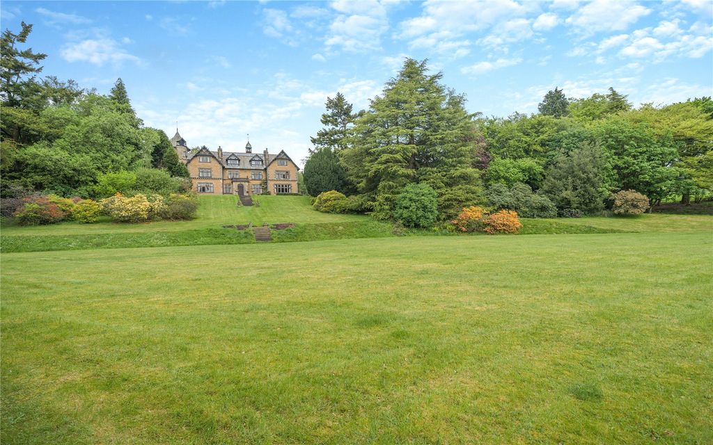 Property photo 2 of 39 Front Lawns