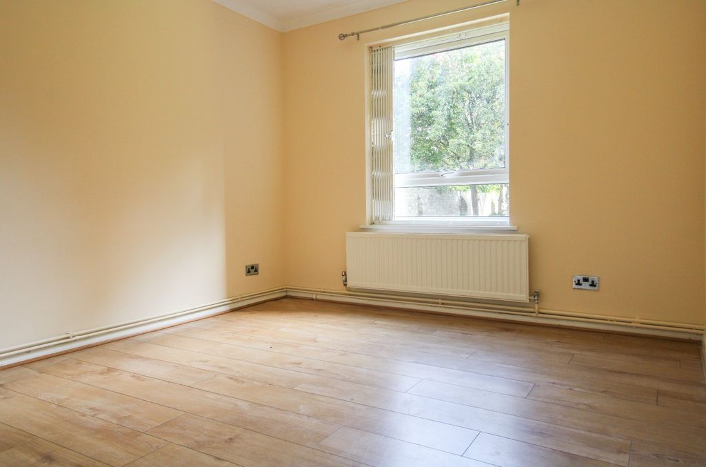Property photo 3 of 12 Picture No. 02