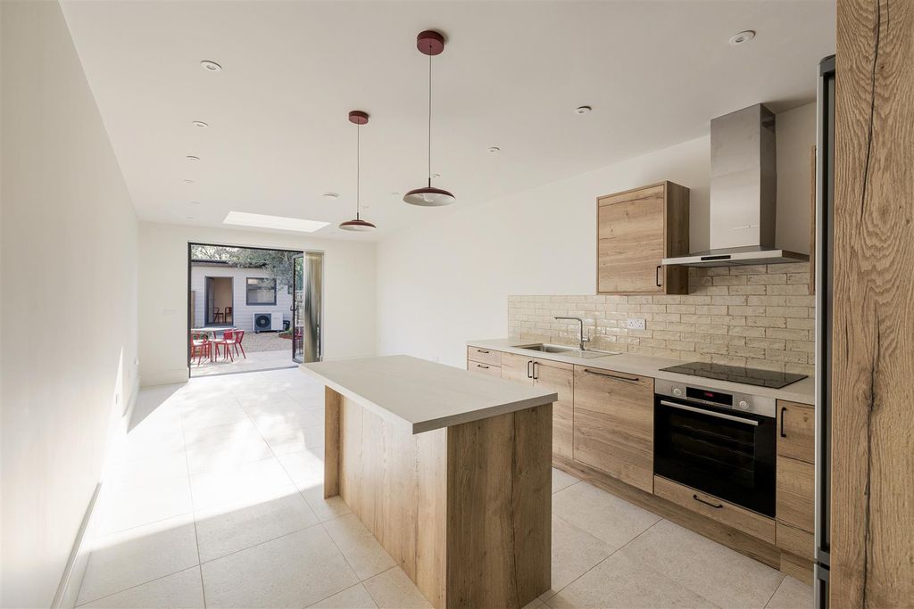 Property photo 1 of 44 2