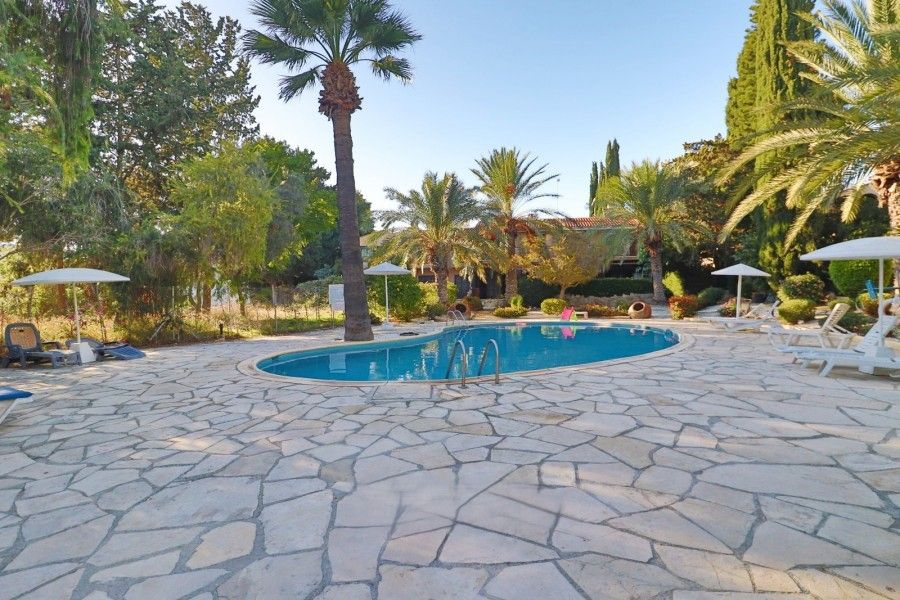 Property photo 3 of 27