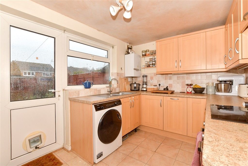 Property photo 3 of 10 Kitchen