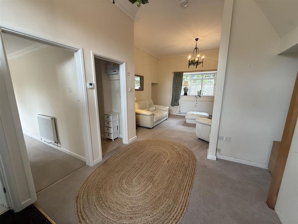 Property photo 2 of 18 Entrance