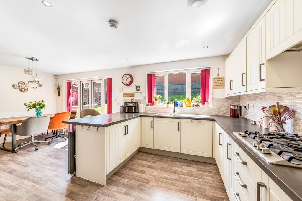 Property photo 2 of 24