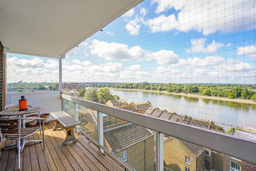 Property photo 3 of 24 Flat 83, Rosebank...