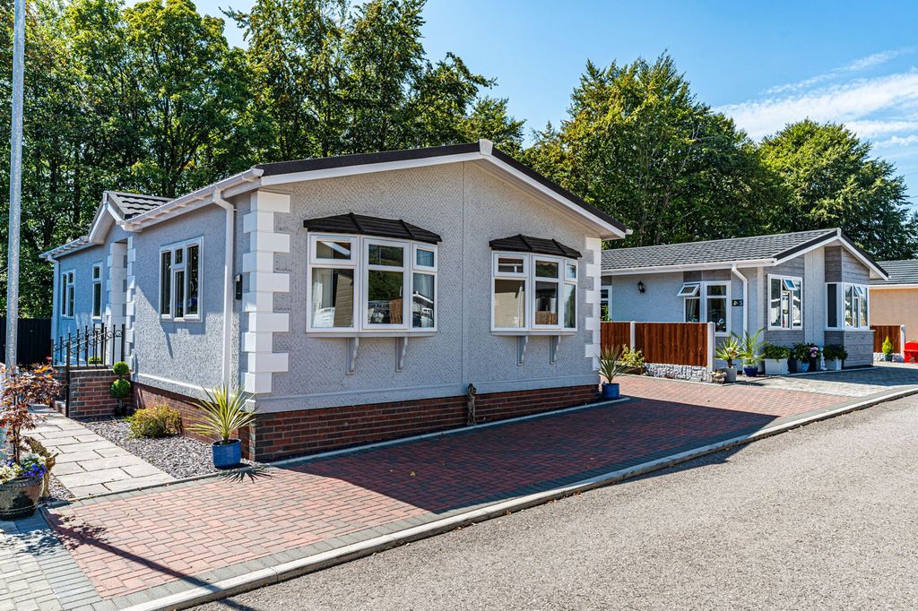 Property photo 1 of 28