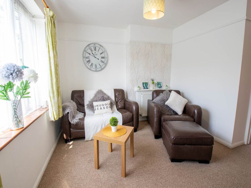 Property photo 1 of 13 Living Room