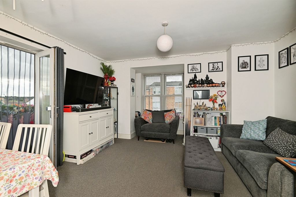 Property photo 3 of 14