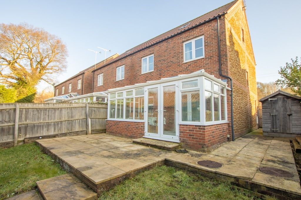 Property photo 2 of 25 3859273