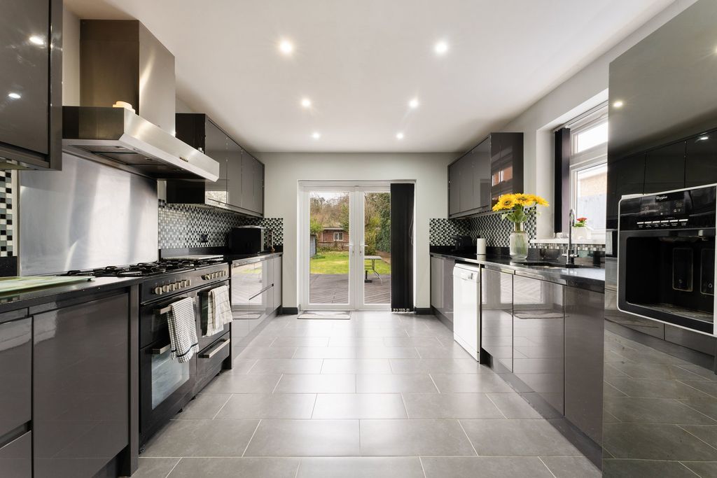 Property photo 2 of 21