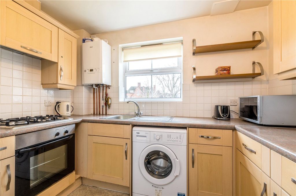 Property photo 2 of 9 Kitchen