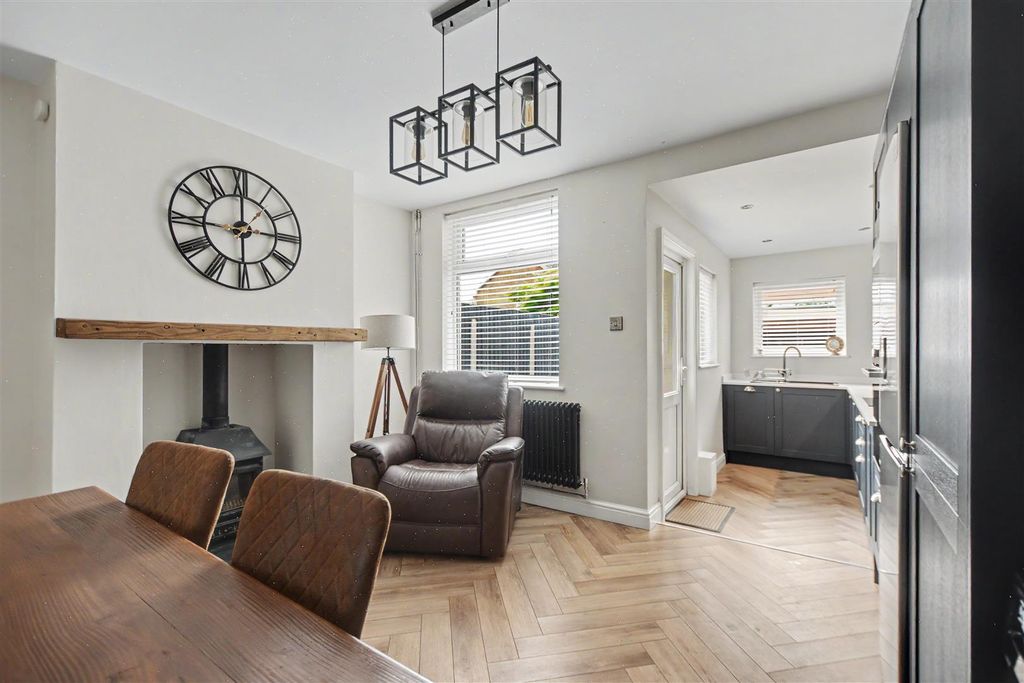 Property photo 3 of 19 Dining Area