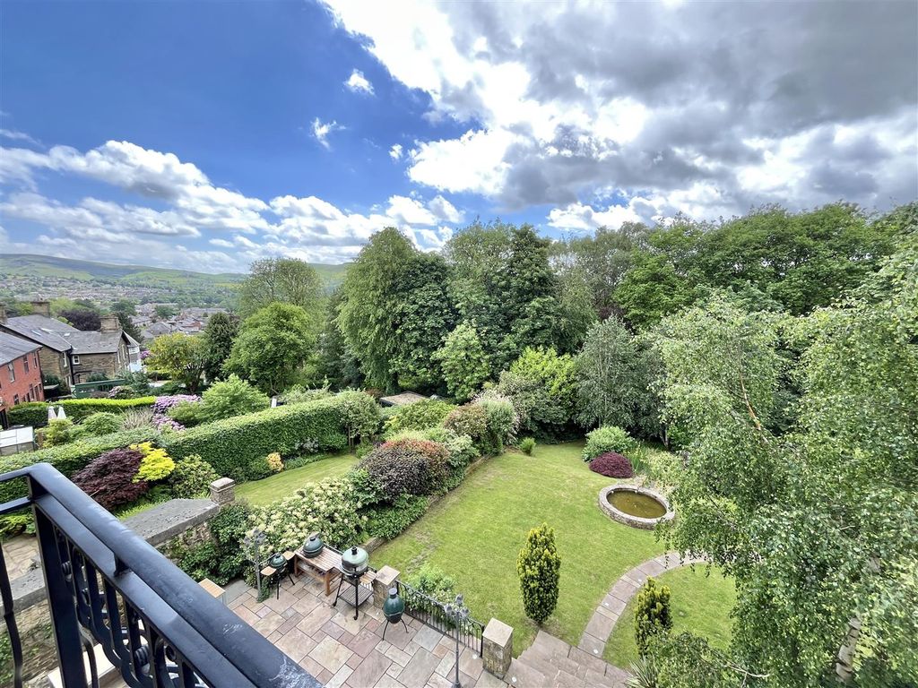 Property photo 2 of 44 Gardens