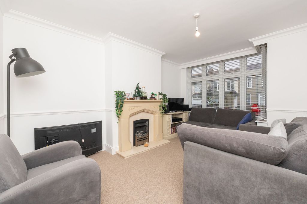 Property photo 2 of 21