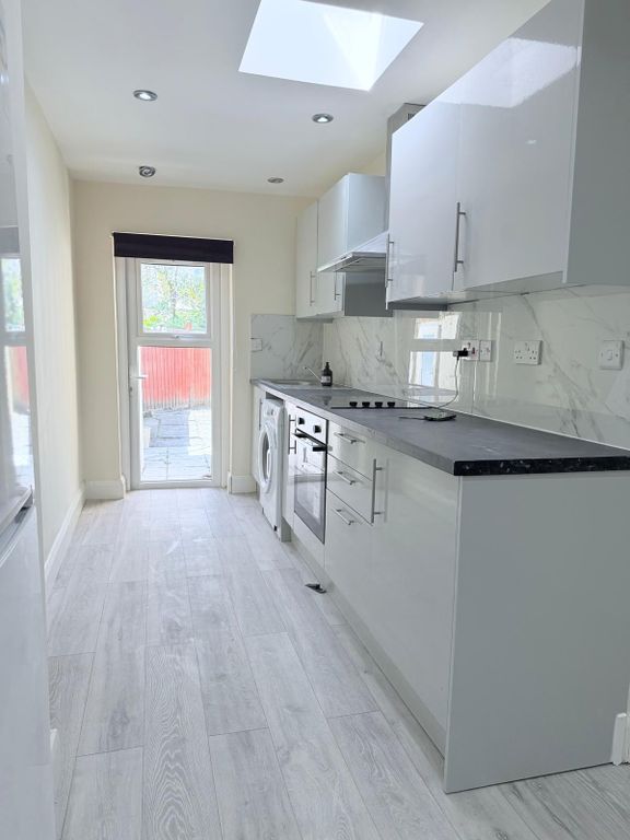 Property photo 1 of 4 Kitchen