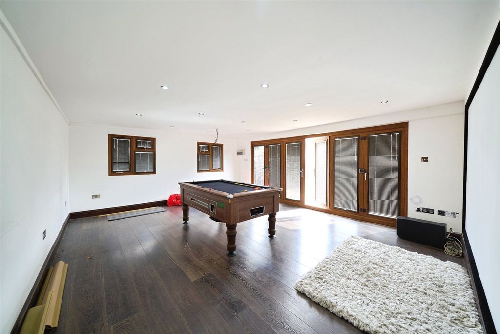 Property photo 2 of 18 Picture No. 23