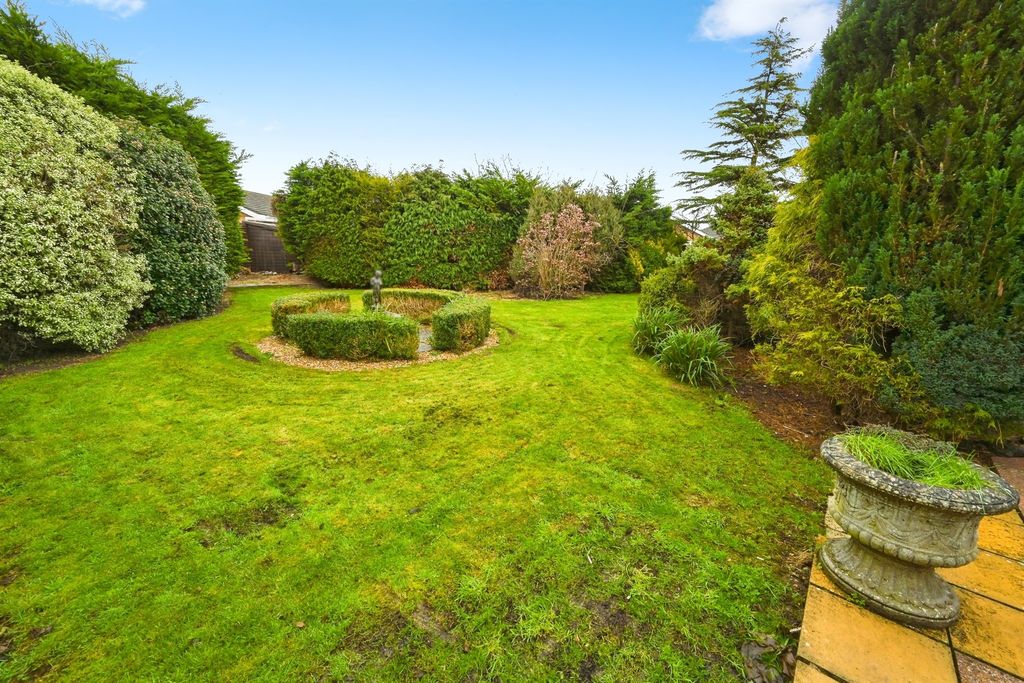 Property photo 2 of 28