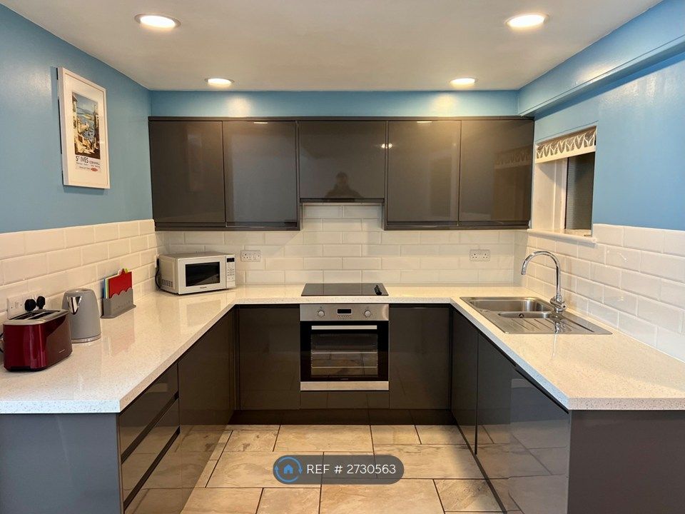 Property photo 2 of 12 Kitchen