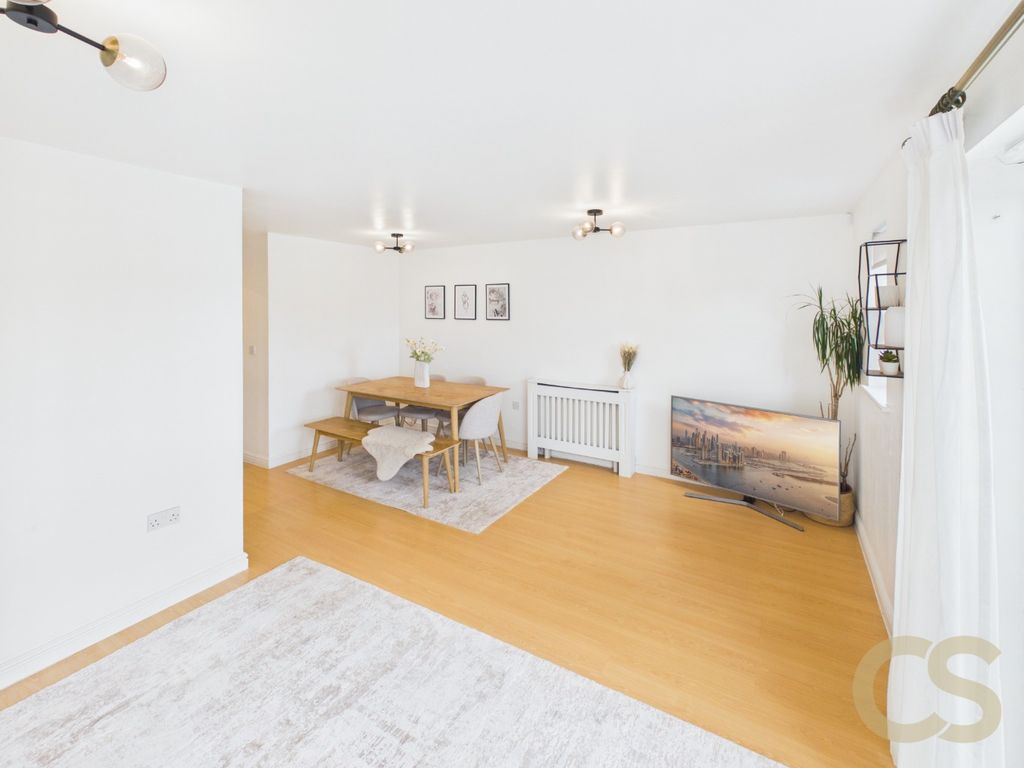 Property photo 2 of 9 5557312